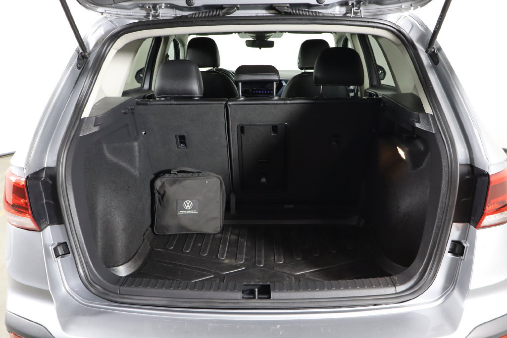 Used 2023 Volkswagen Taos SE FWD image 16