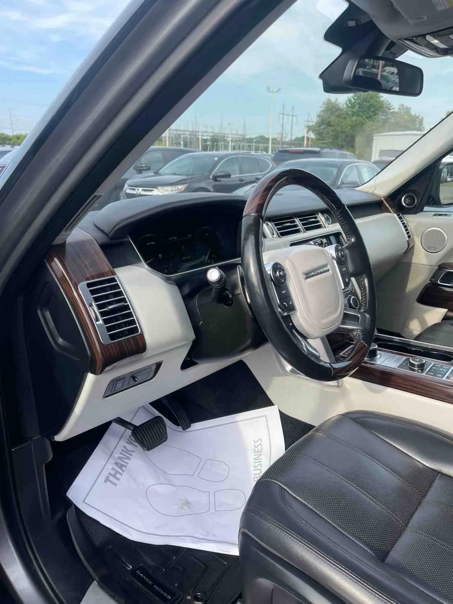Used 2016 Land Rover Range Rover HSE image 10