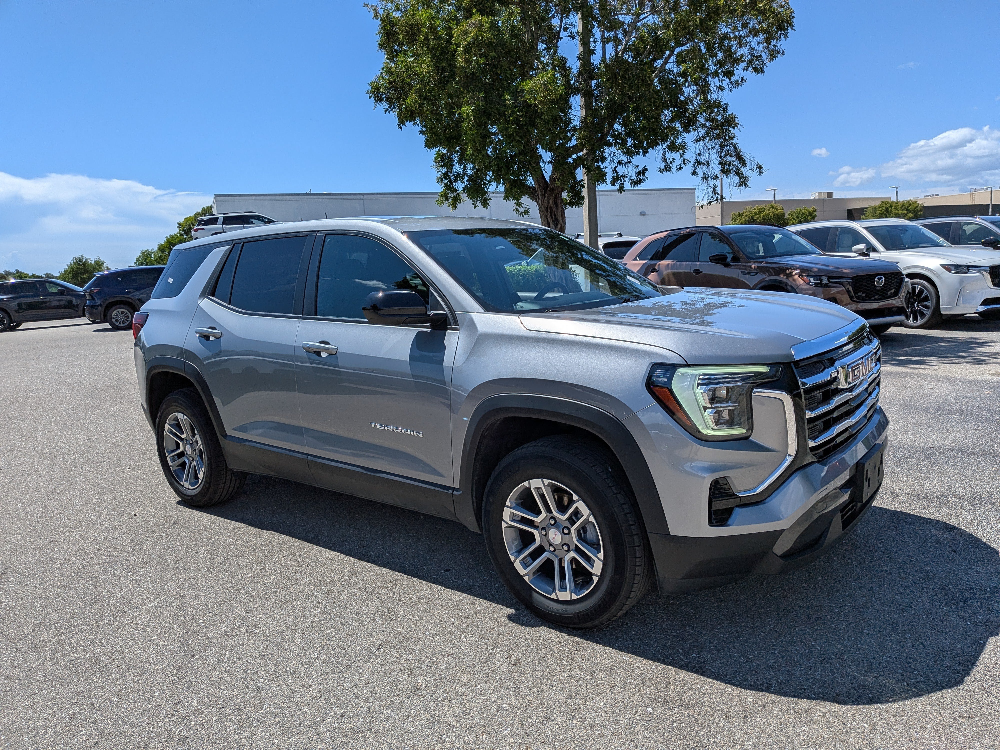 Used 2025 GMC Terrain Elevation FWD image 2