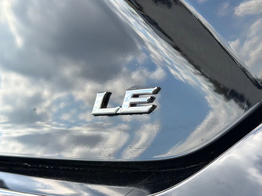 Used 2025 Toyota Camry LE w/ Convenience Package image 17