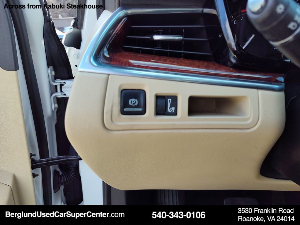 Used 2017 Cadillac XT5 Luxury w/ Driver Awareness Package image 17