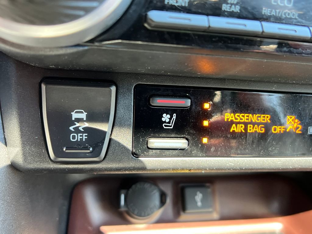 Used 2022 Toyota RAV4 Limited image 29