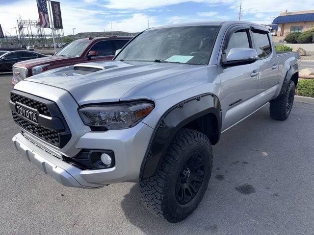 Used 2017 Toyota Tacoma TRD Sport AWD/4WD image 1