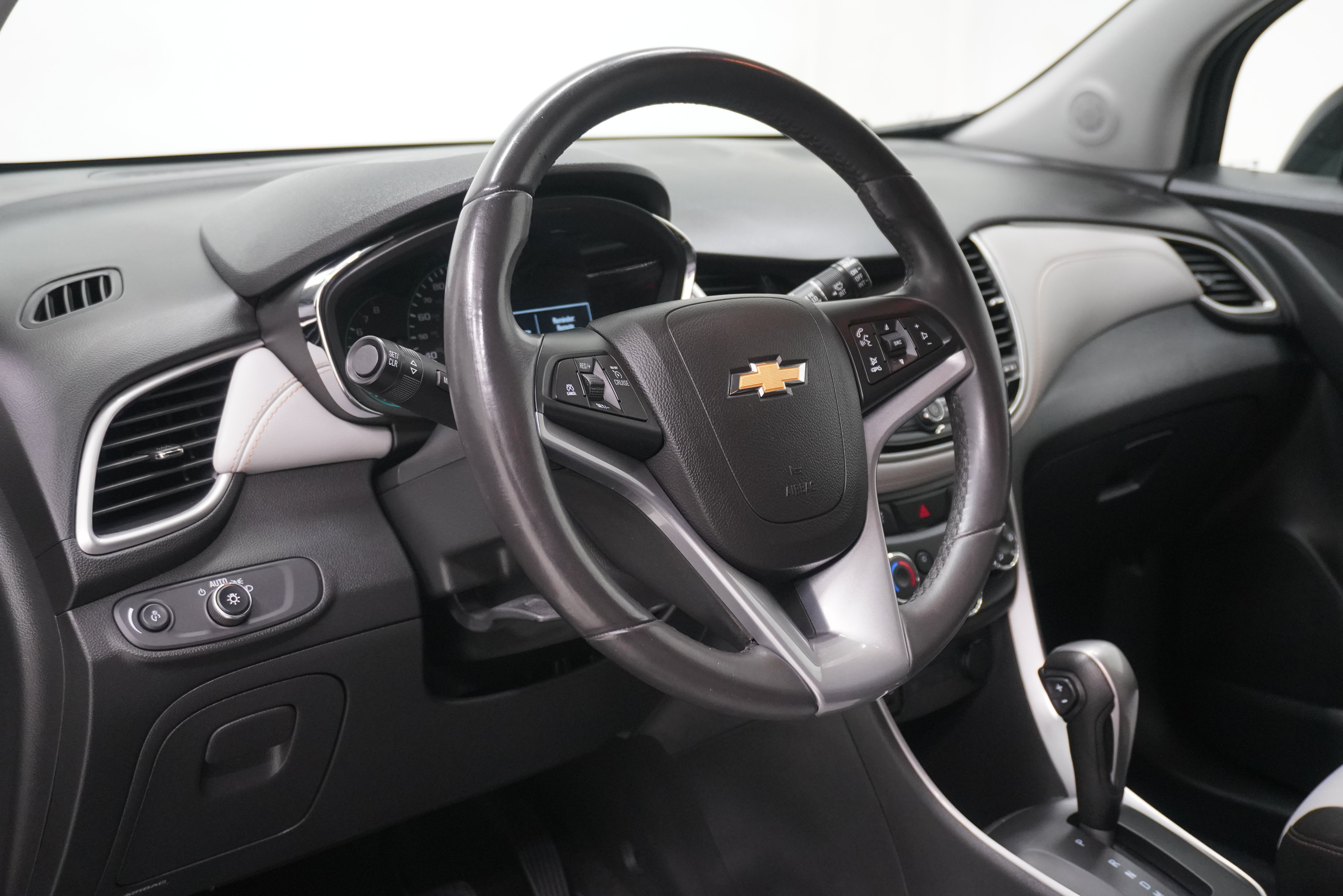 Used 2021 Chevrolet Trax LT w/ LT Convenience Package AWD/4WD image 10