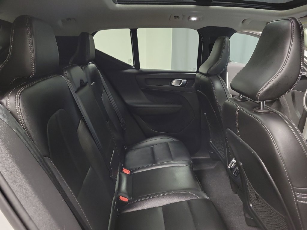 Used 2024 Volvo XC40 B5 Plus AWD/4WD image 32