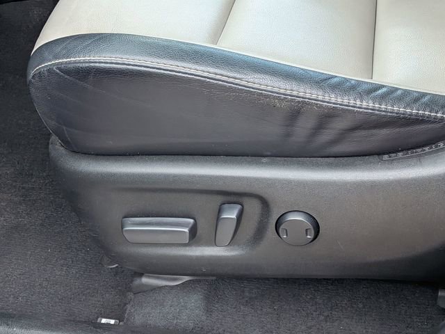 Used 2017 Toyota RAV4 Platinum FWD image 19