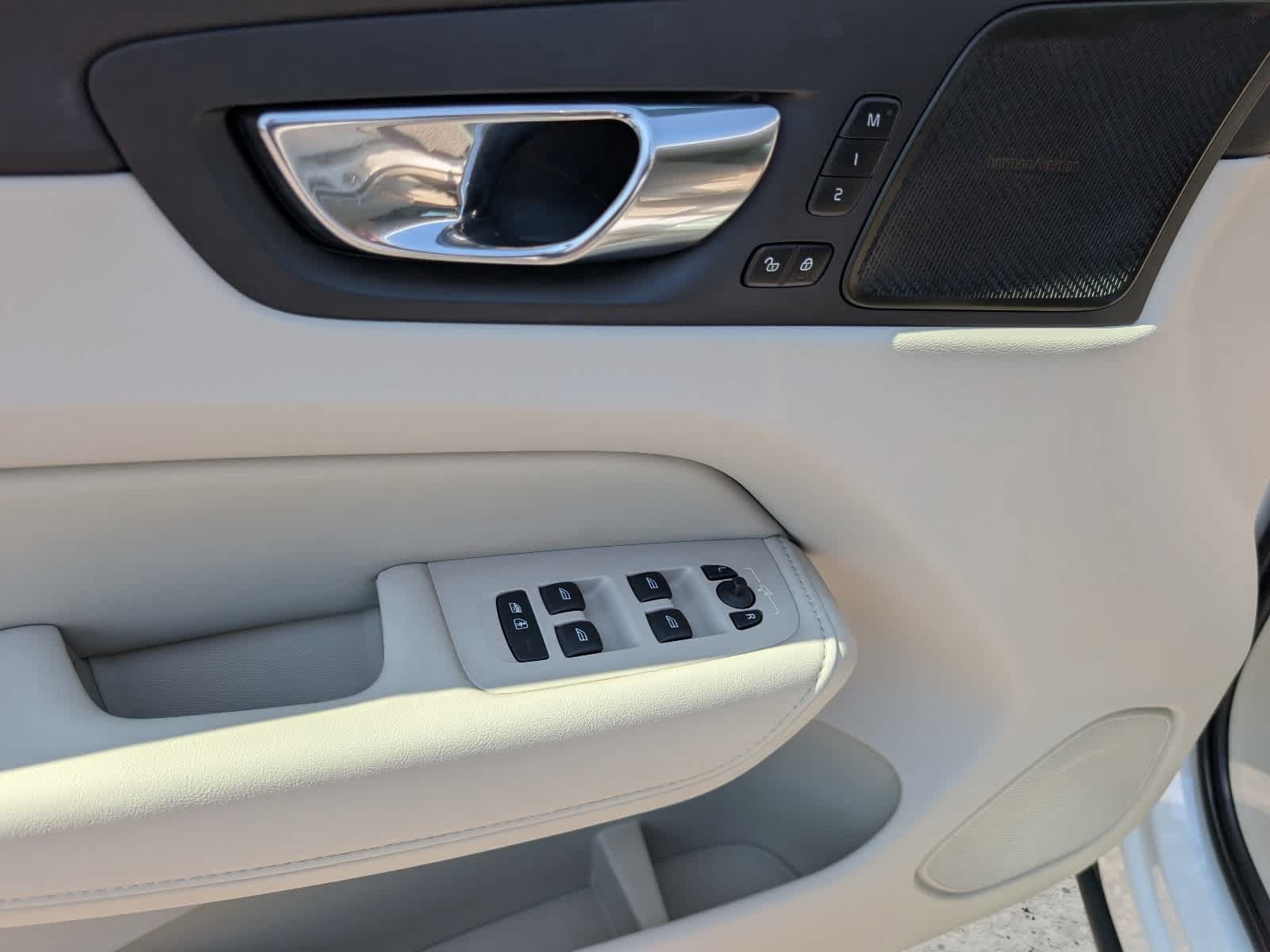 Used 2022 Volvo XC60 B5 Inscription w/ Advanced Package AWD/4WD image 21