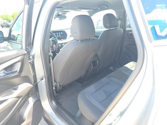Used 2024 Chevrolet Trax RS FWD image 25