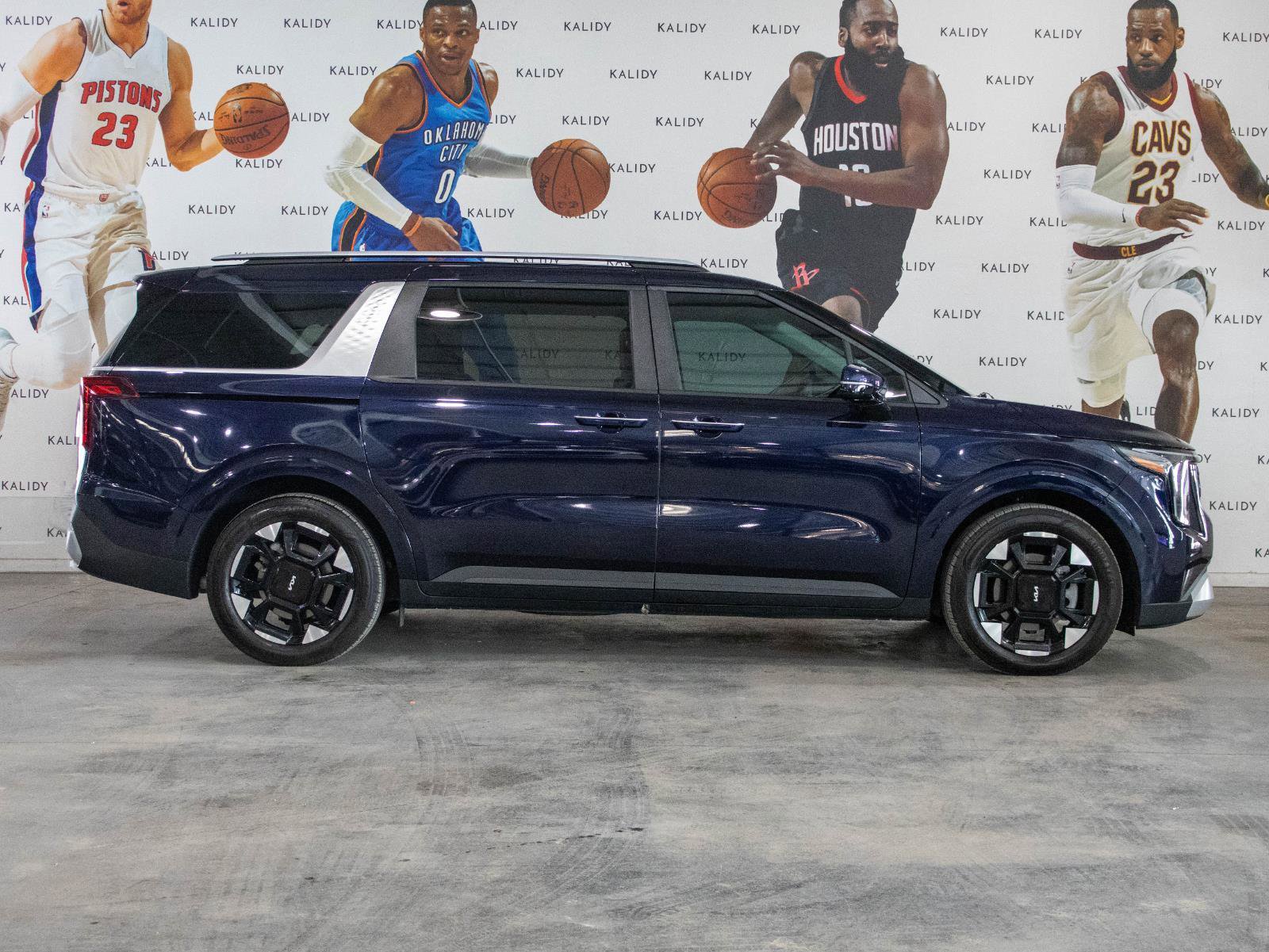 Used 2026 Kia Carnival EX image 18