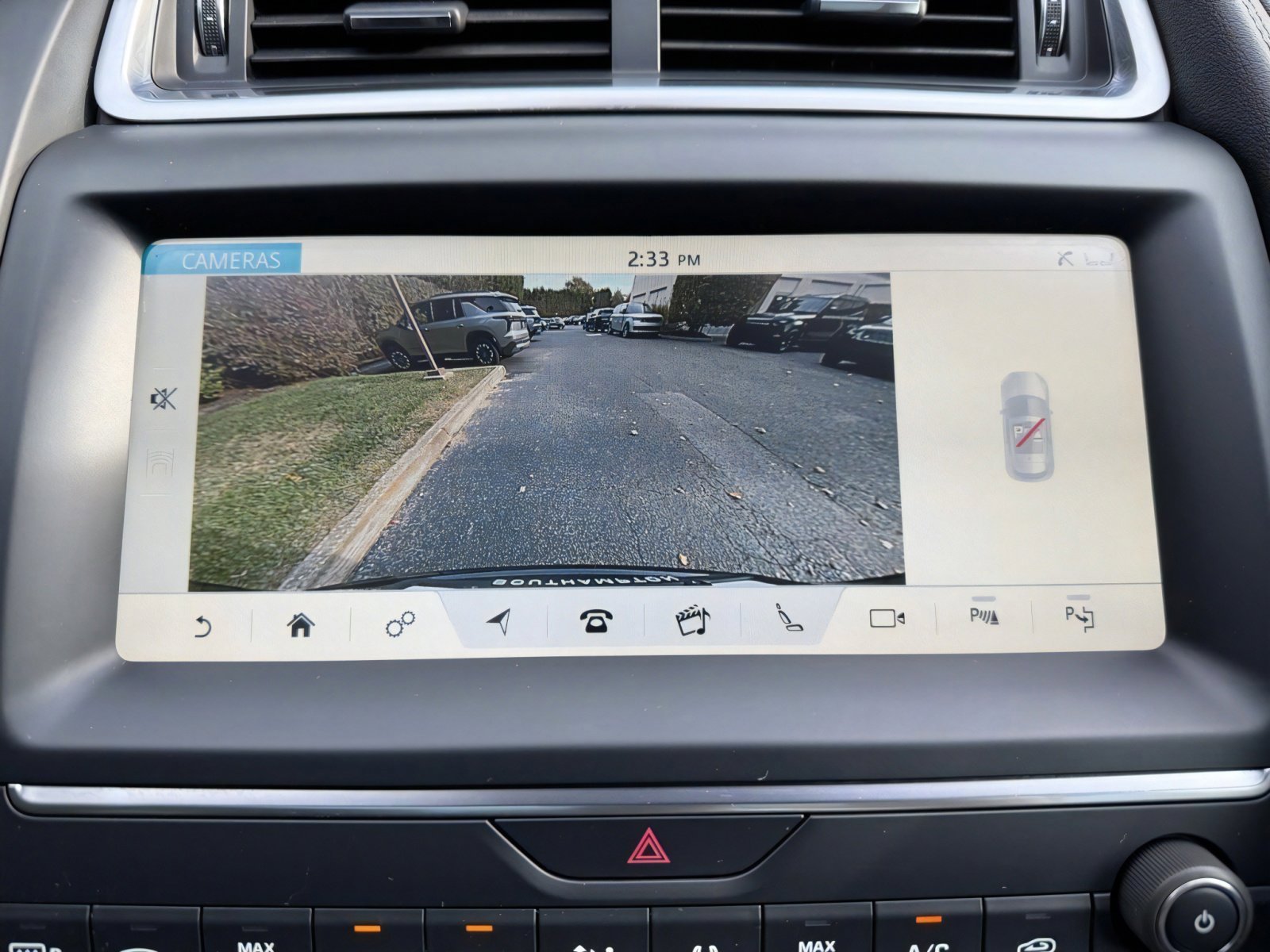 Used 2020 Jaguar E-PACE SE image 14