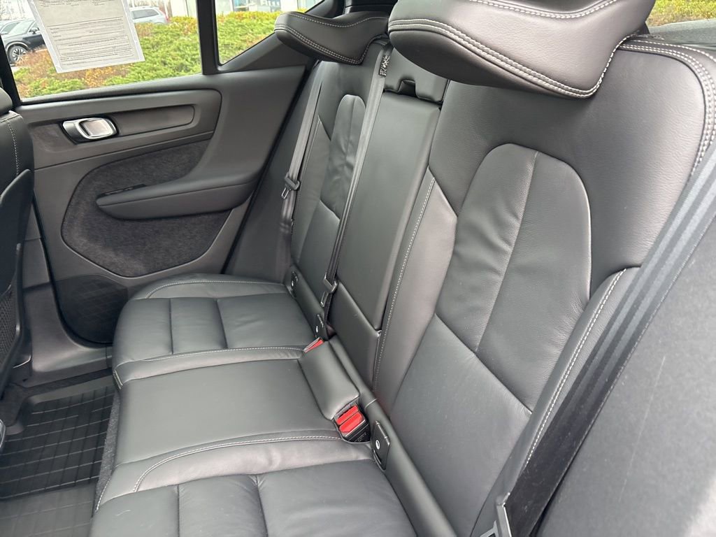 Certified 2023 Volvo XC40 B5 Plus w/ Driver Assist Package AWD/4WD image 38