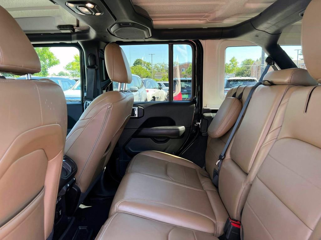 Certified 2022 Jeep Wrangler Unlimited Sahara image 11