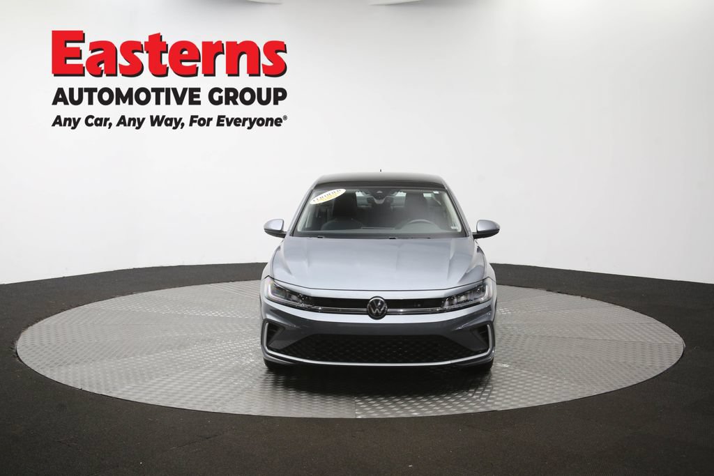 Used 2025 Volkswagen Jetta SE FWD image 52