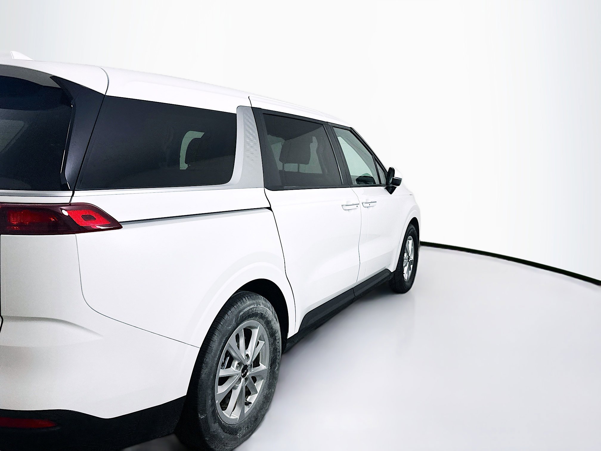 Used 2024 Kia Carnival LX image 9