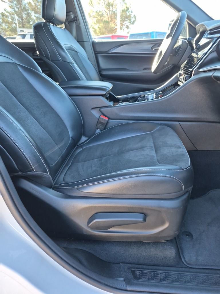 Used 2023 Jeep Grand Cherokee L Altitude AWD/4WD image 31