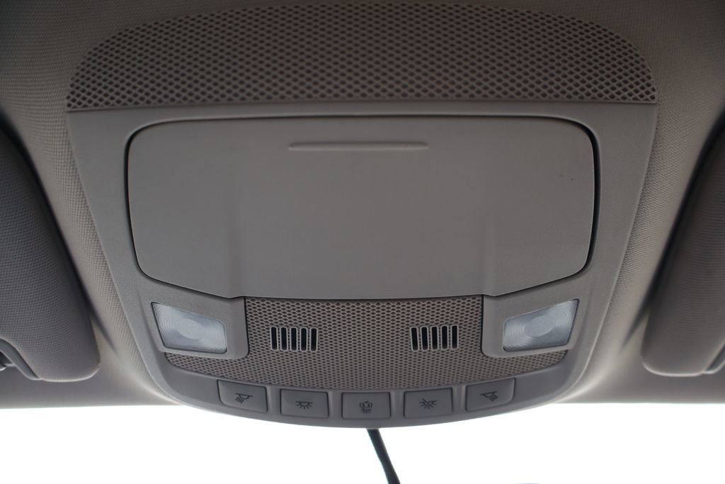 Used 2017 Ford Fusion SE w/ Fusion SE Technology Package image 14