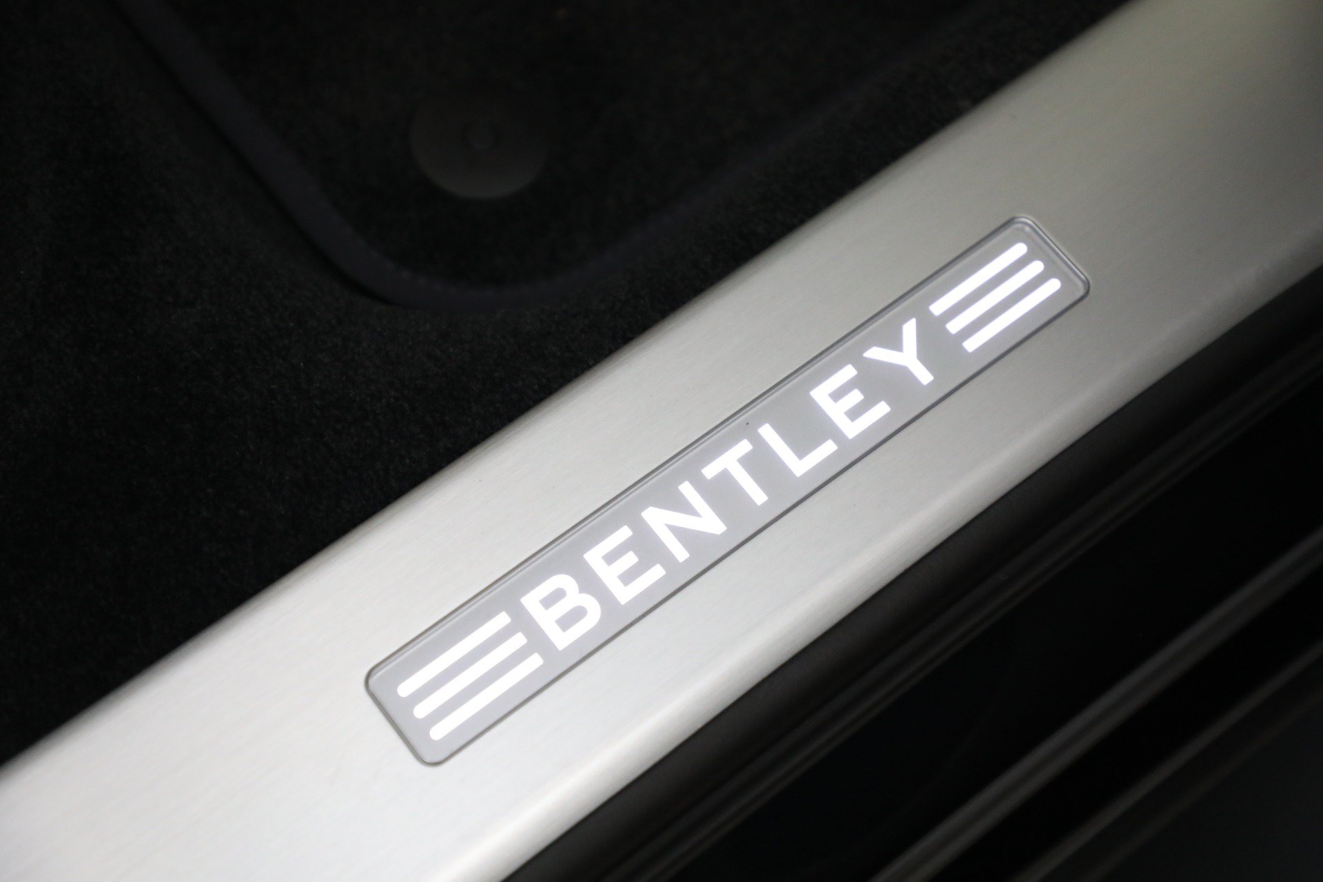 Used 2024 Bentley Bentayga Extended Wheelbase AWD/4WD image 44