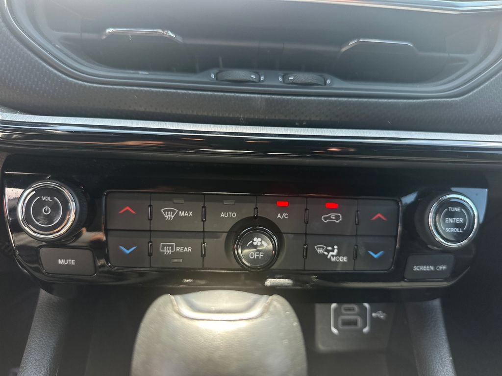 Used 2025 Jeep Compass Trailhawk AWD/4WD image 46