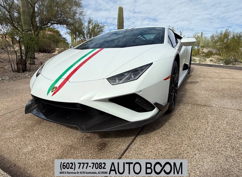 Used 2021 Lamborghini Huracan EVO image 1