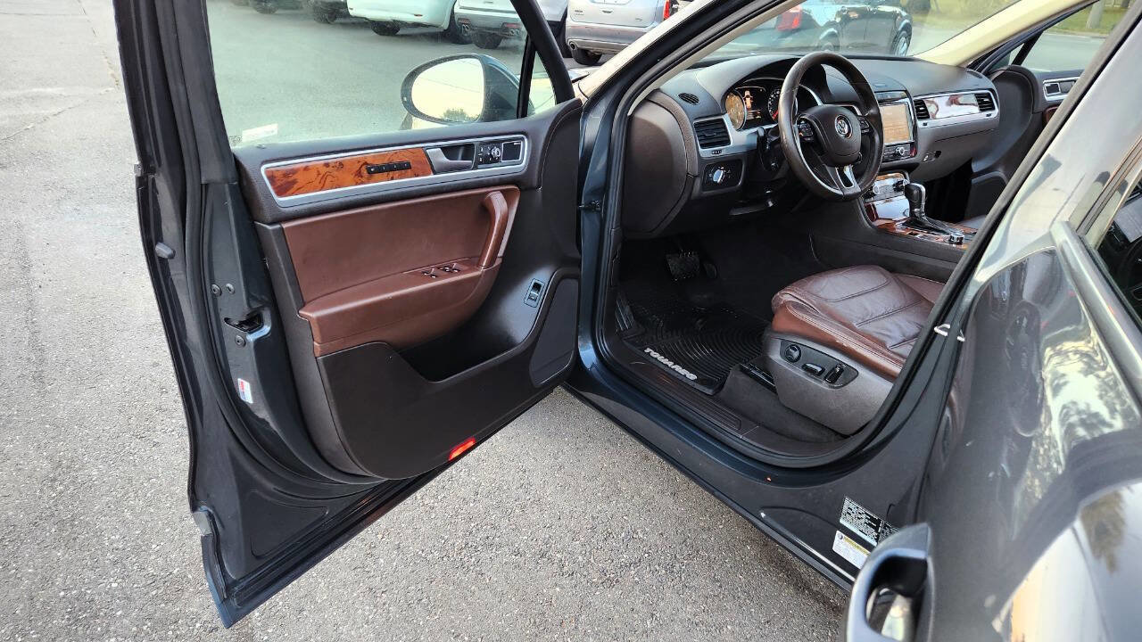 Used 2012 Volkswagen Touareg Executive image 25