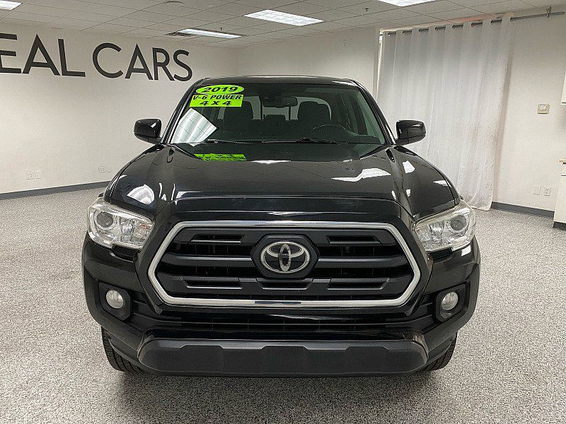 Used 2019 Toyota Tacoma SR5 AWD/4WD image 2