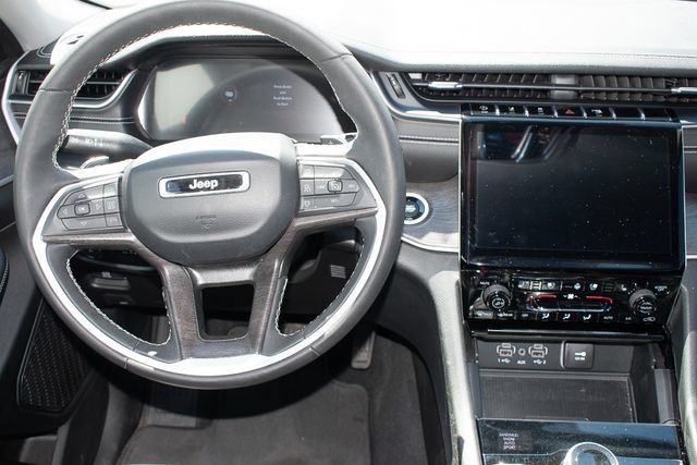 Used 2023 Jeep Grand Cherokee L Limited w/ Luxury Tech Group II AWD/4WD image 15