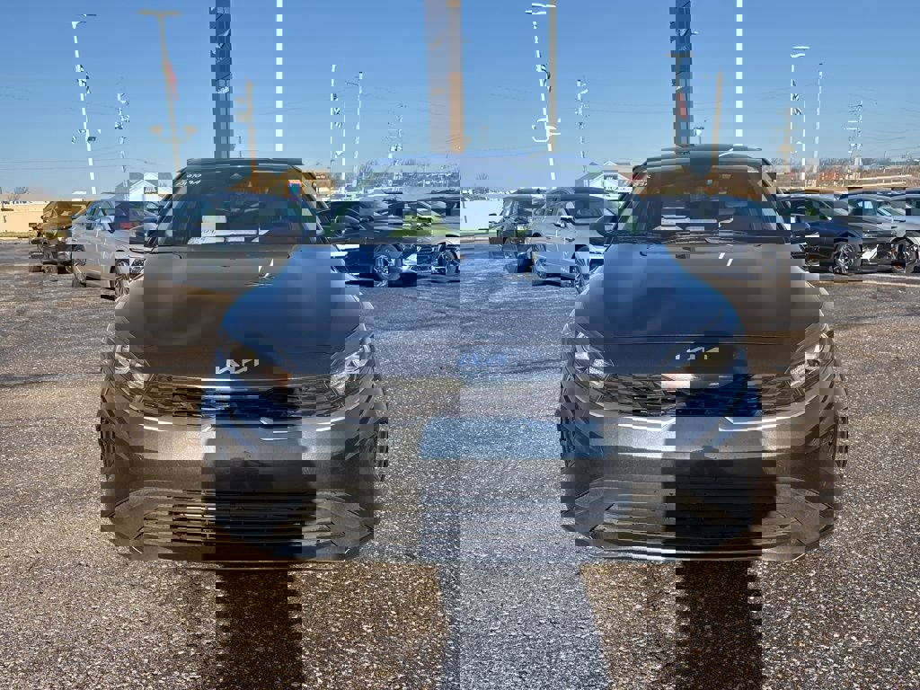 Used 2022 Kia Forte LXS image 2