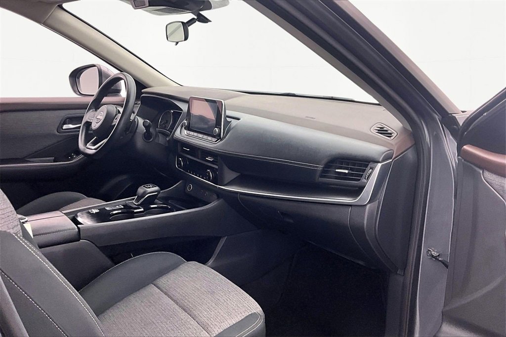Used 2023 Nissan Rogue SV image 17