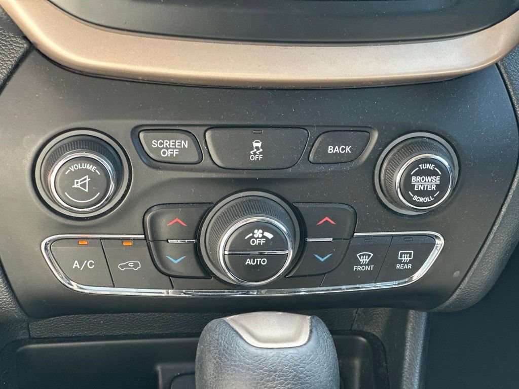 Used 2014 Jeep Cherokee Latitude w/ Comfort/Convenience Group AWD/4WD image 24