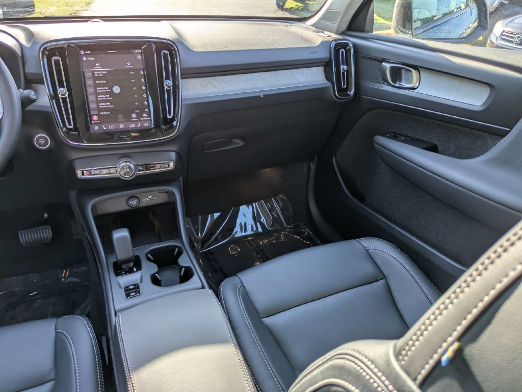 New 2026 Volvo XC40 B5 Core AWD/4WD image 18