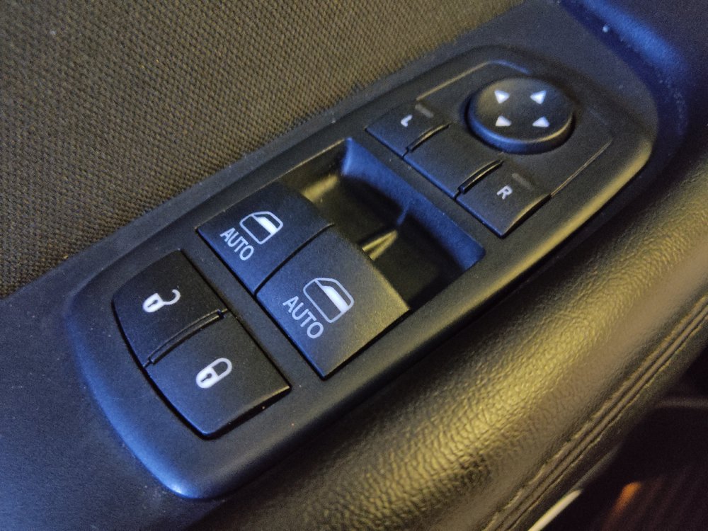 Used 2016 Dodge Challenger SXT RWD image 27