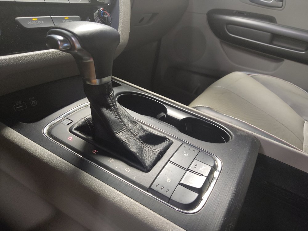 Used 2017 Kia Sedona LX w/ LX Essentials Premium Package FWD image 26