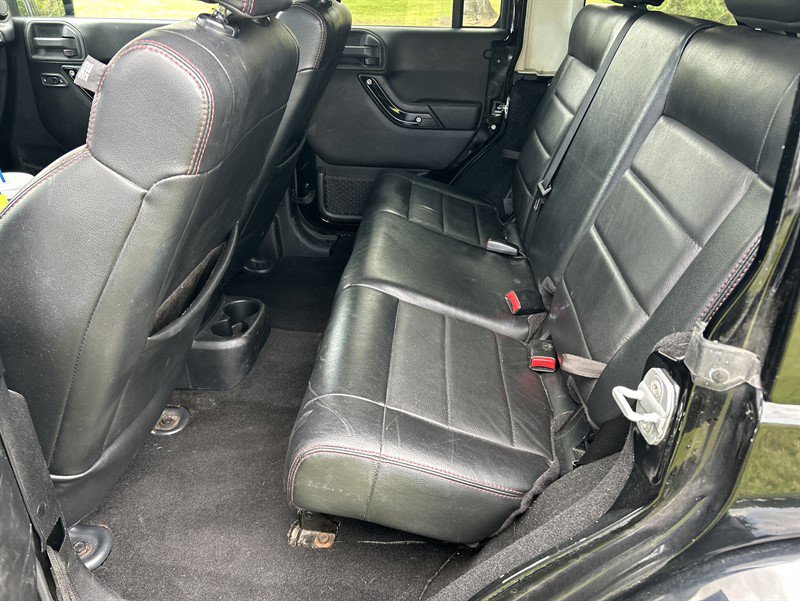 Used 2012 Jeep Wrangler Unlimited Sahara AWD/4WD image 9