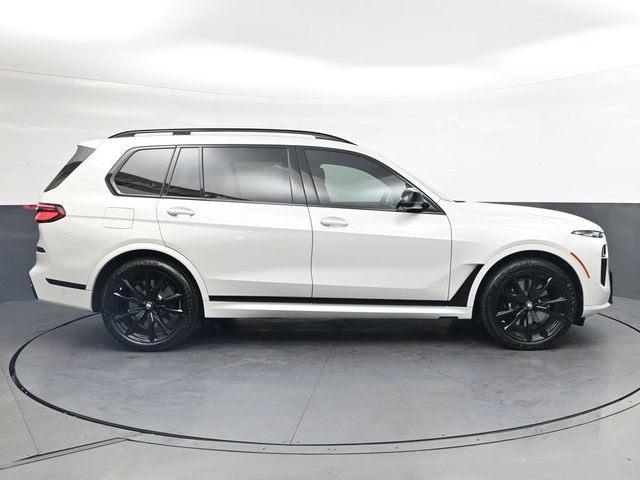 Used 2025 BMW X7 M60i AWD/4WD image 3