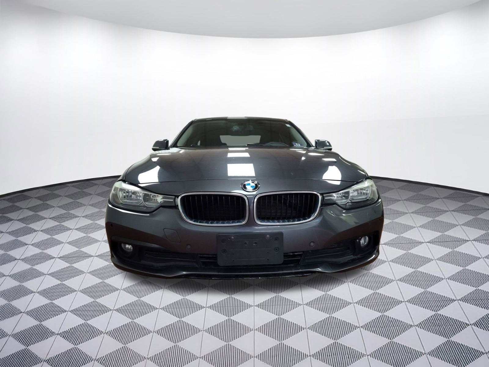 Used 2017 BMW 320i xDrive Sedan image 5