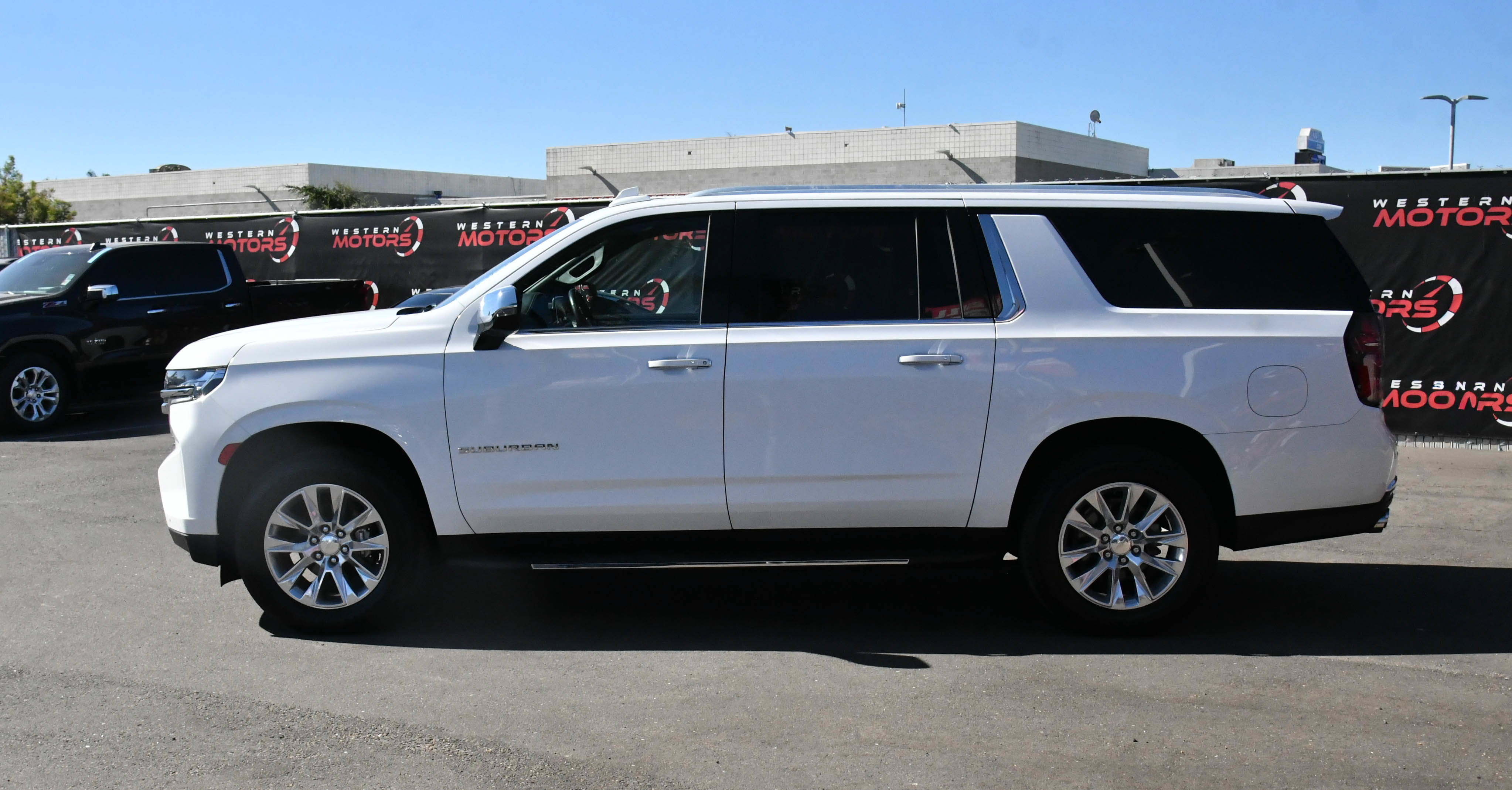 Used 2023 Chevrolet Suburban Premier RWD image 4