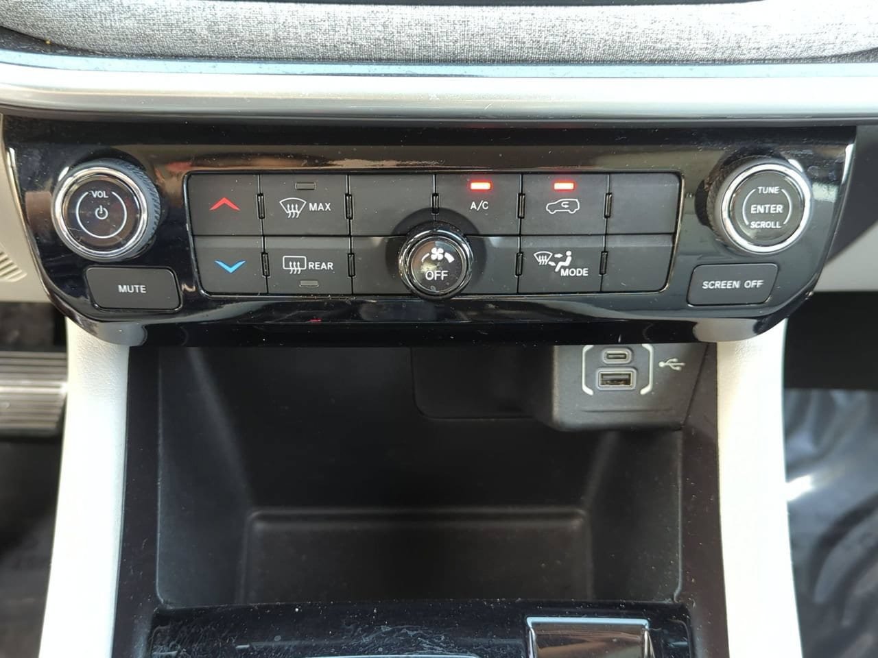 Used 2022 Jeep Compass Latitude FWD image 17