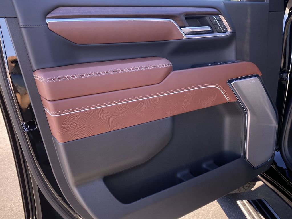 New 2026 GMC Sierra 2500 Denali Ultimate w/ LPO, Black Badging Package image 30