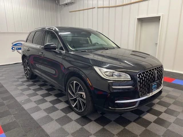 Used 2023 Lincoln Corsair Grand Touring image 2