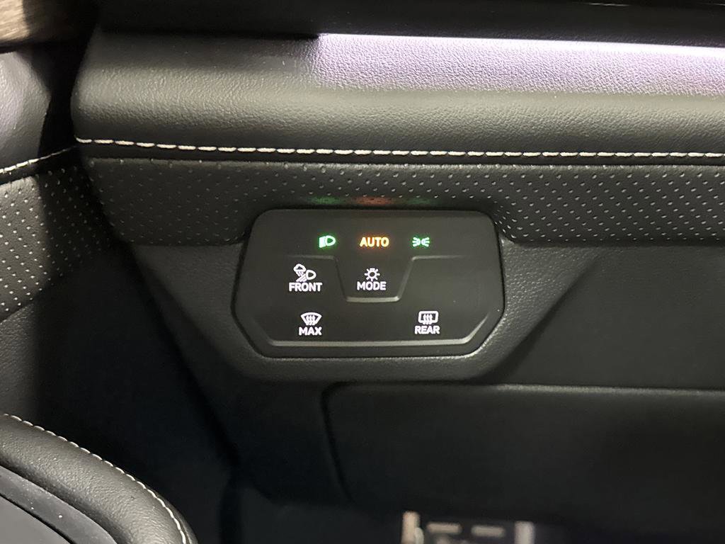 Used 2024 Volkswagen Atlas SEL Premium R-Line image 25