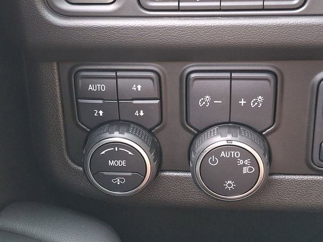 Used 2024 Chevrolet Suburban High Country image 26