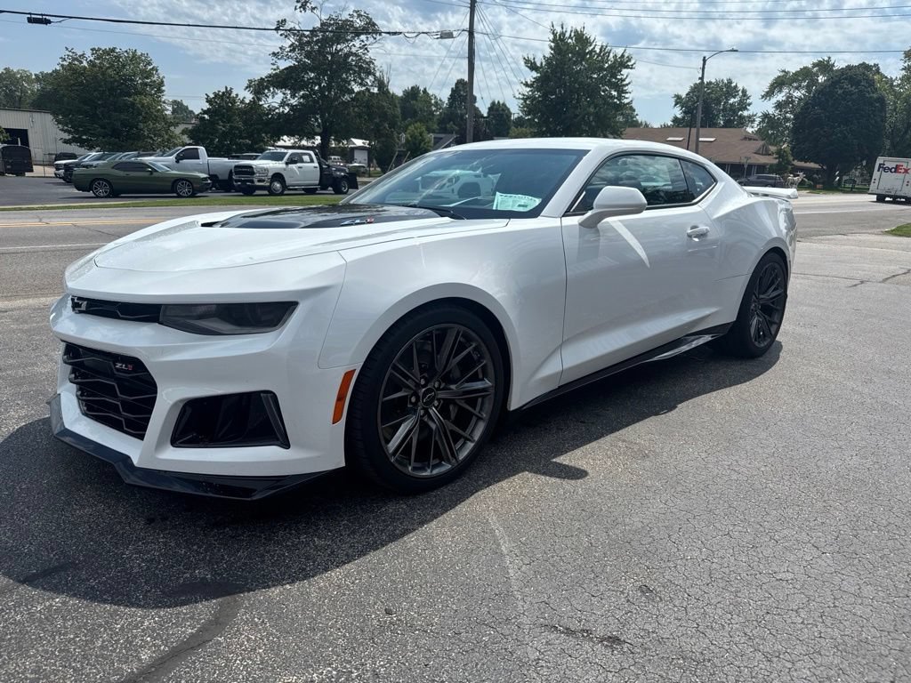 Used 2018 Chevrolet Camaro ZL1 RWD image 15