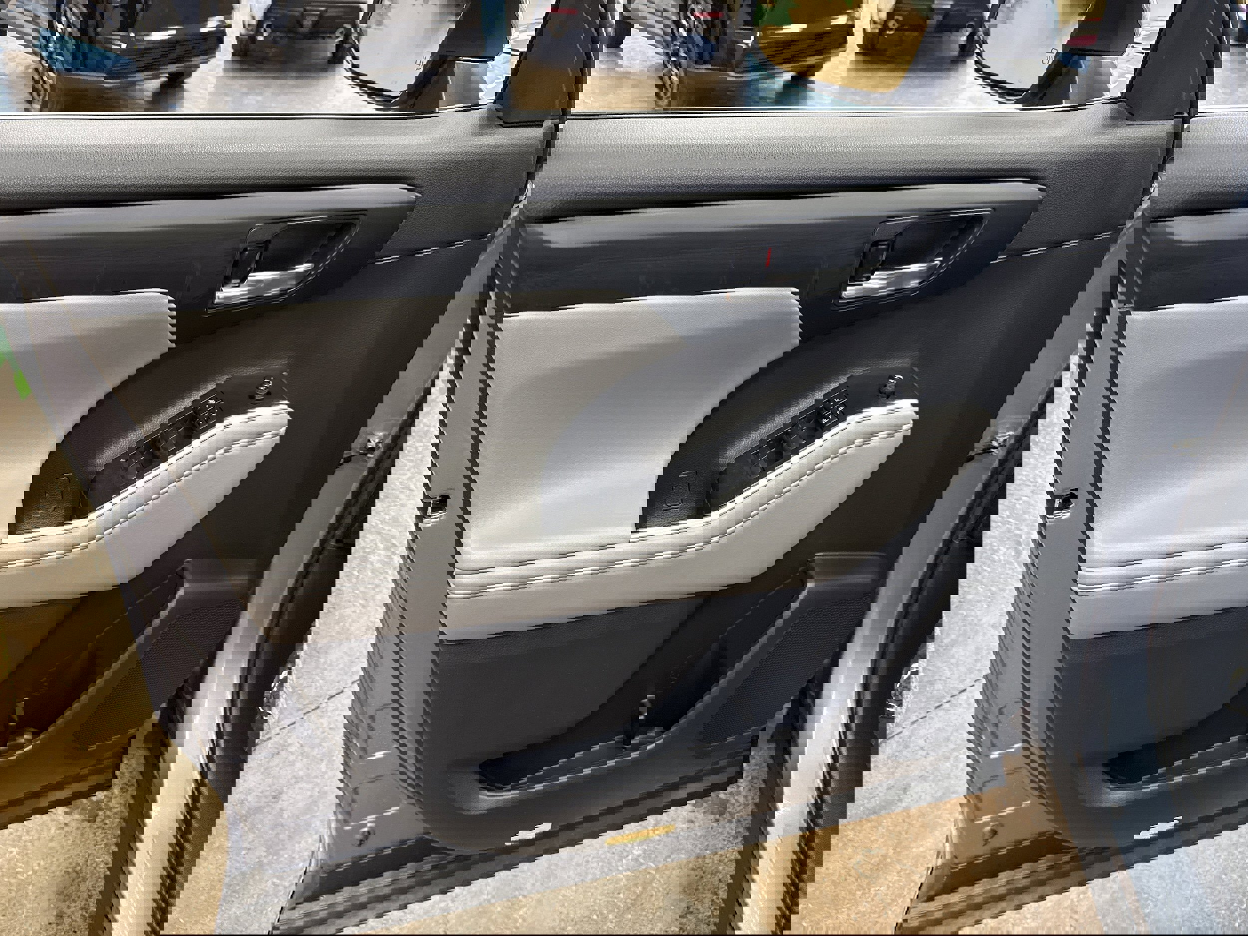 Used 2021 Toyota Highlander XLE image 27