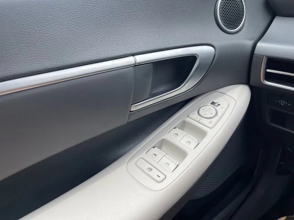 Used 2025 Hyundai Sonata SEL FWD image 32