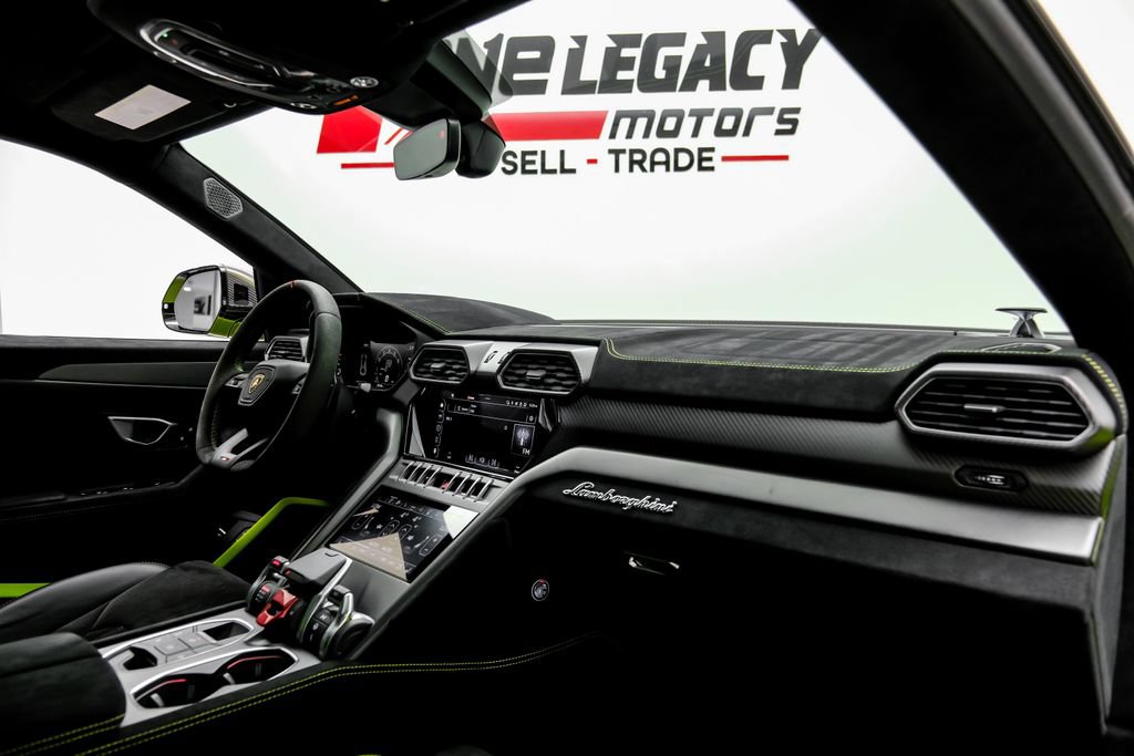 Used 2023 Lamborghini Urus Performante AWD/4WD image 16