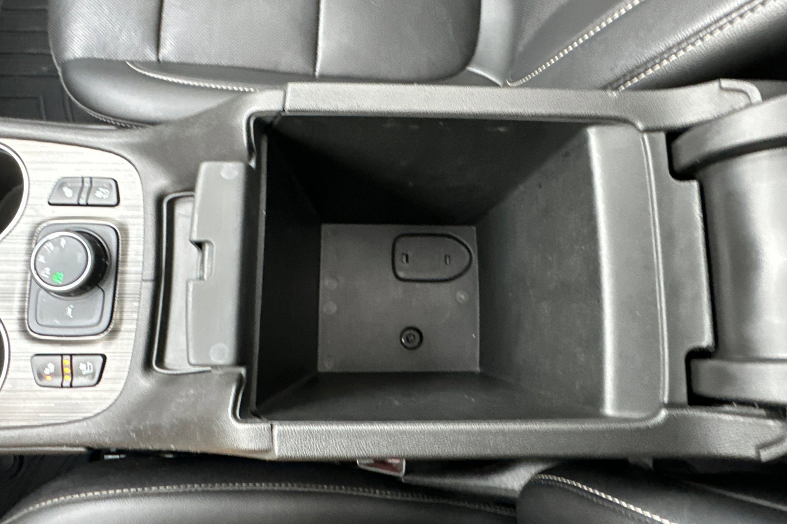 Used 2021 GMC Acadia SLT w/ Elevation Edition image 33