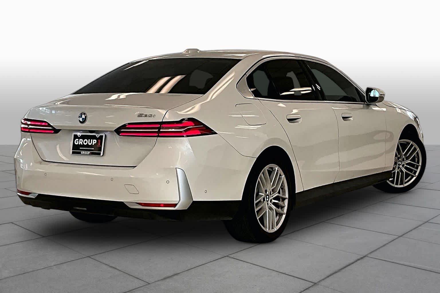 Used 2024 BMW 530i w/ Convenience Package RWD image 11