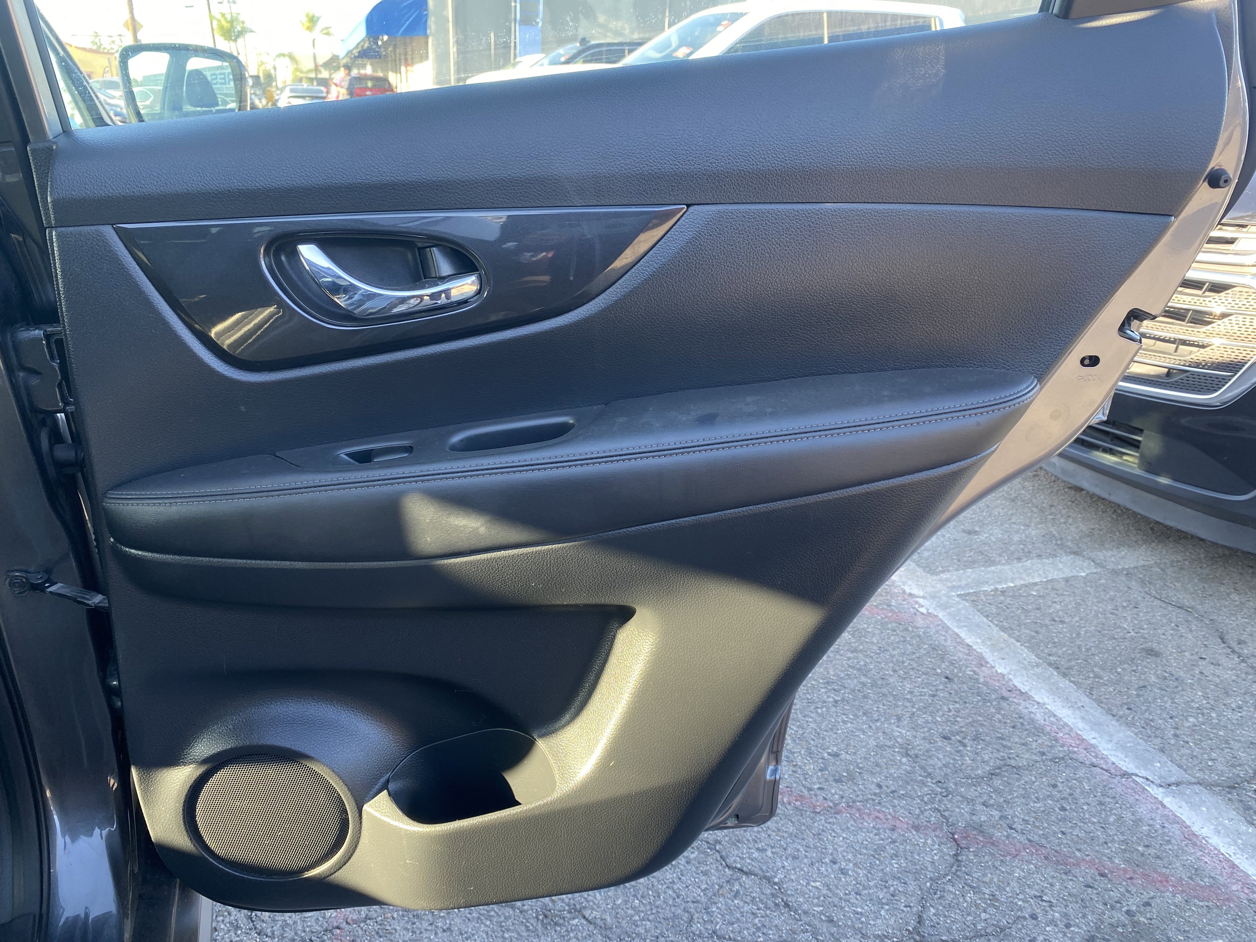 Used 2018 Nissan Rogue SV w/ Premium Package image 20