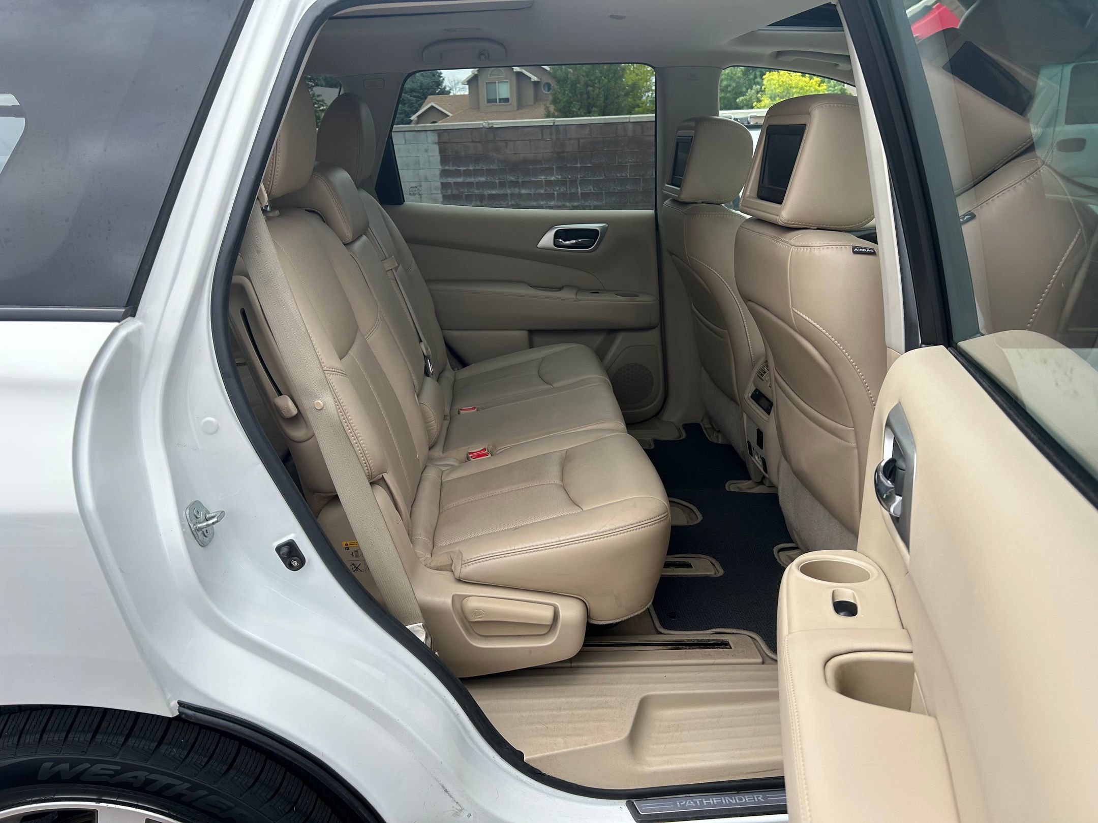 Used 2014 Nissan Pathfinder Platinum w/ Platinum Premium Package AWD/4WD image 27