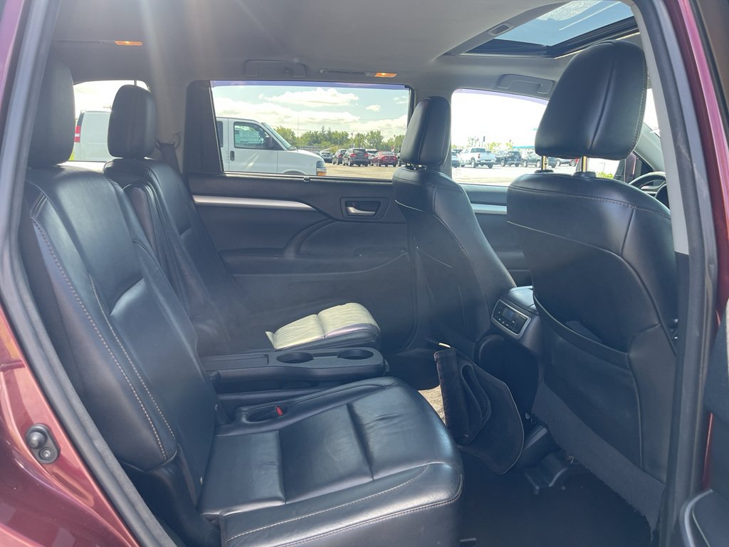 Used 2016 Toyota Highlander XLE FWD image 26